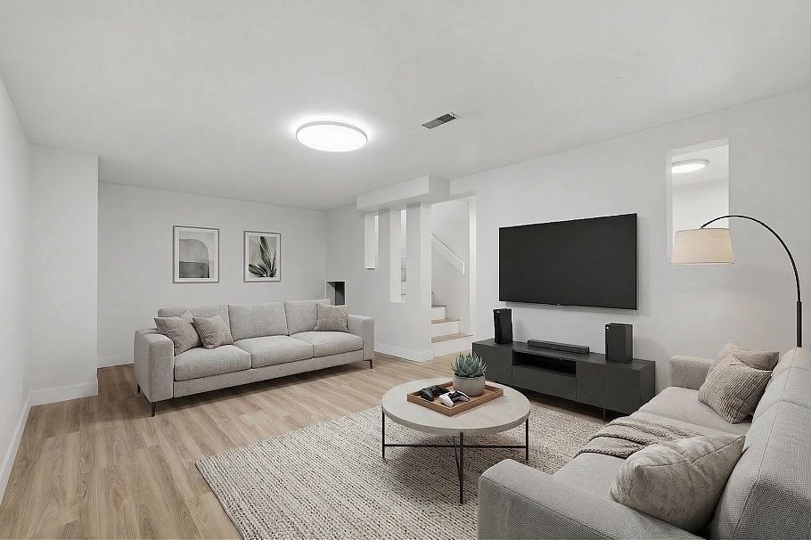 2329 Mountain Highway North Vancouver, BC - 29