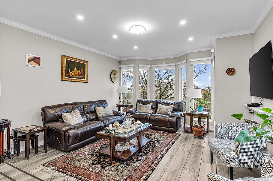 6 220 E Keith Road North Vancouver, BC - 17