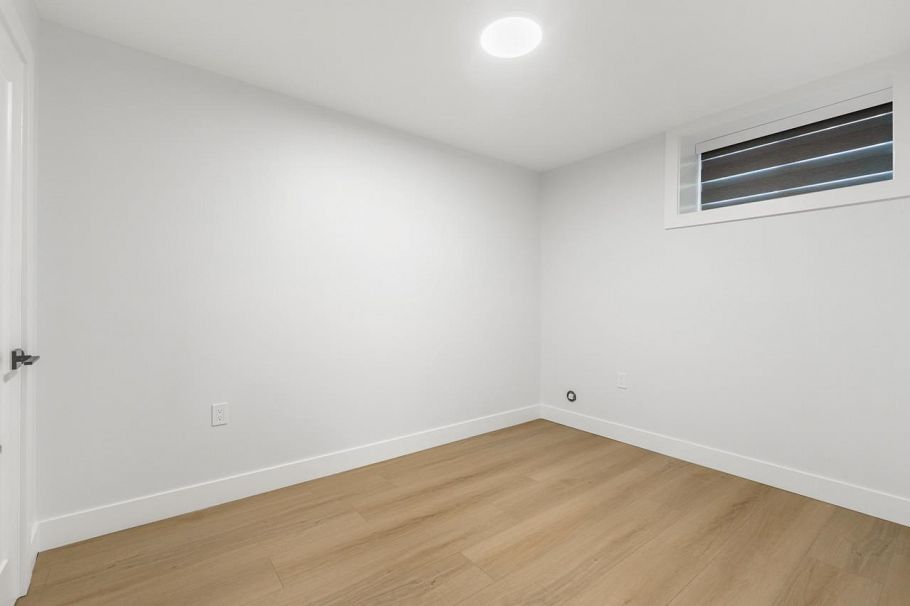 1330 E 64th Avenue Vancouver, BC - 19