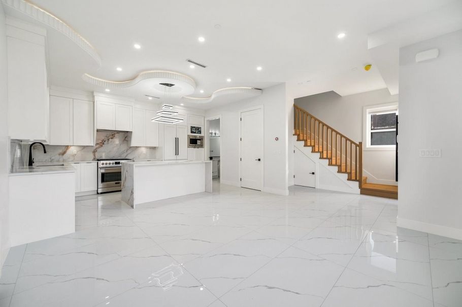 1330 E 64th Avenue Vancouver, BC - 2