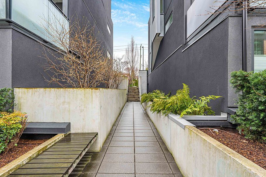 102 649 E 3rd Street North Vancouver, BC - 36