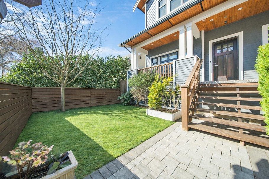 945 E 20th Avenue Vancouver, BC - 2
