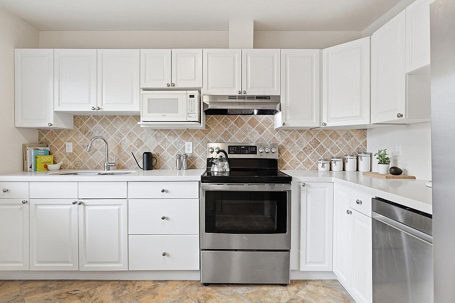 2329 Mountain Highway North Vancouver, BC - 4