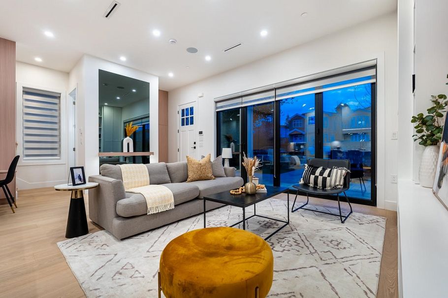 1 5355 Inverness Street Vancouver, BC - 1