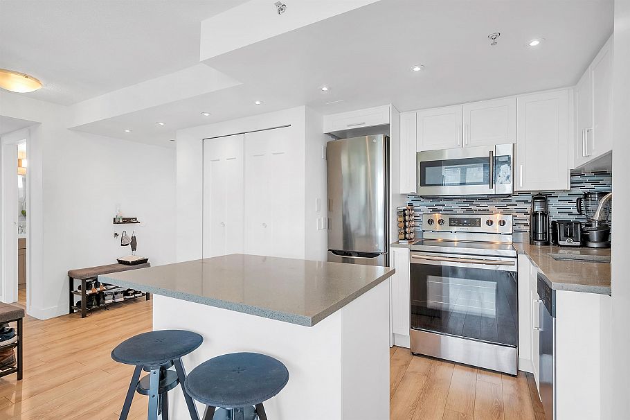 2404 1188 Howe Street Vancouver, BC - 5