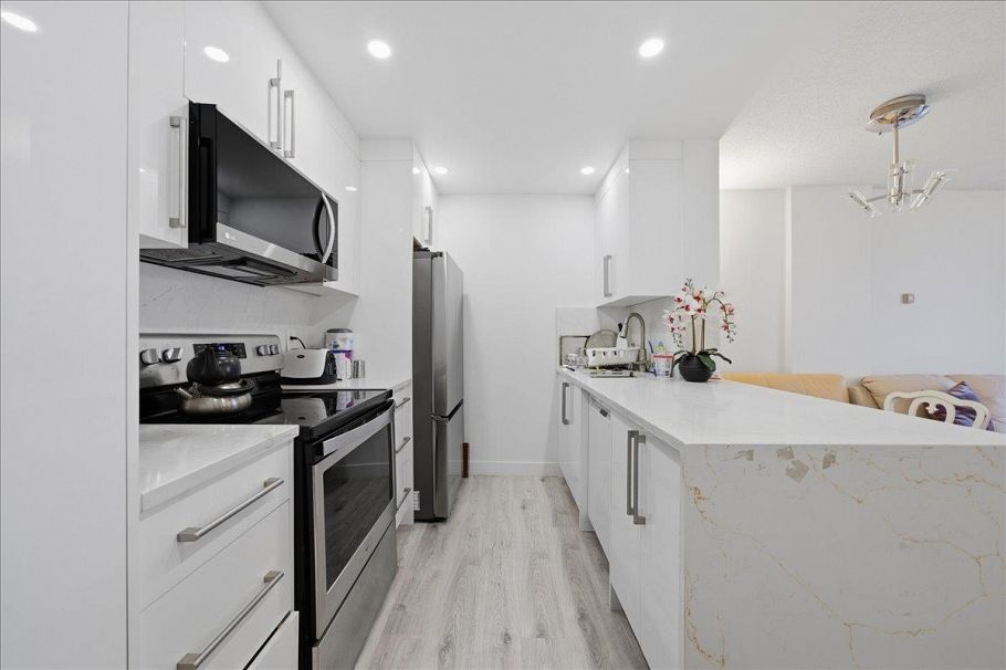 1301 2004 Fullerton Avenue North Vancouver, BC - 8