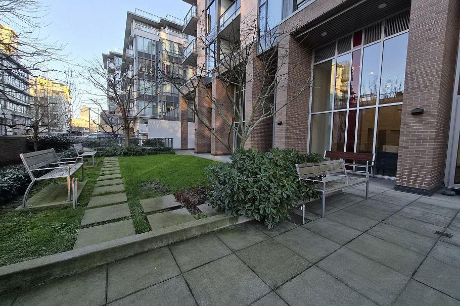 317 2033 W 10th Avenue Vancouver, BC - 35