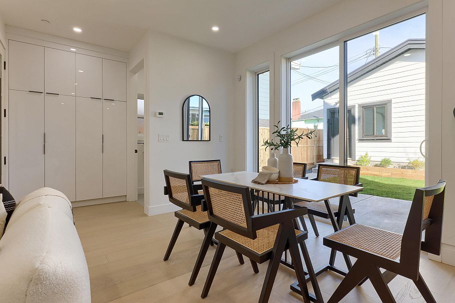 2 4742 St Catherines Street Vancouver, BC - 5