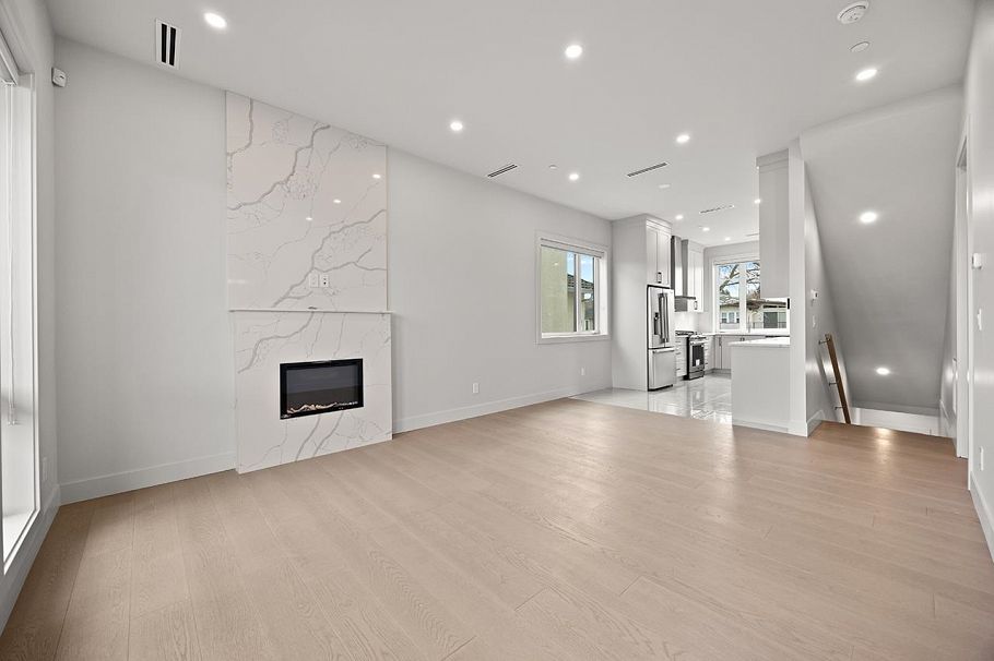 3015 E 19th Avenue Vancouver, BC - 5