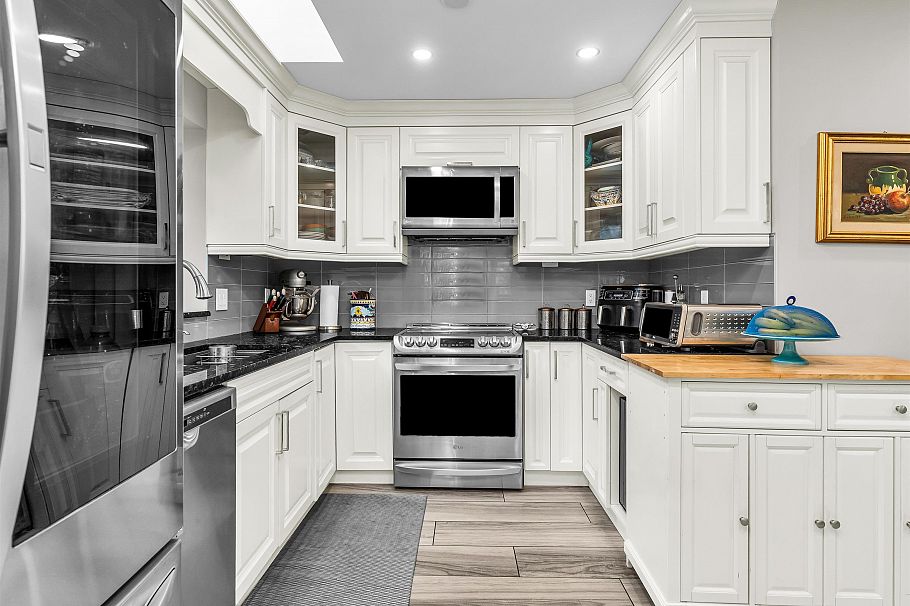 6 220 E Keith Road North Vancouver, BC - 5