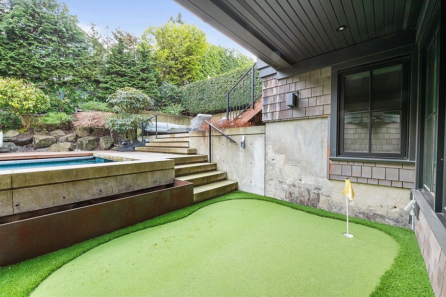 4546 Langara Avenue Vancouver, BC - 25