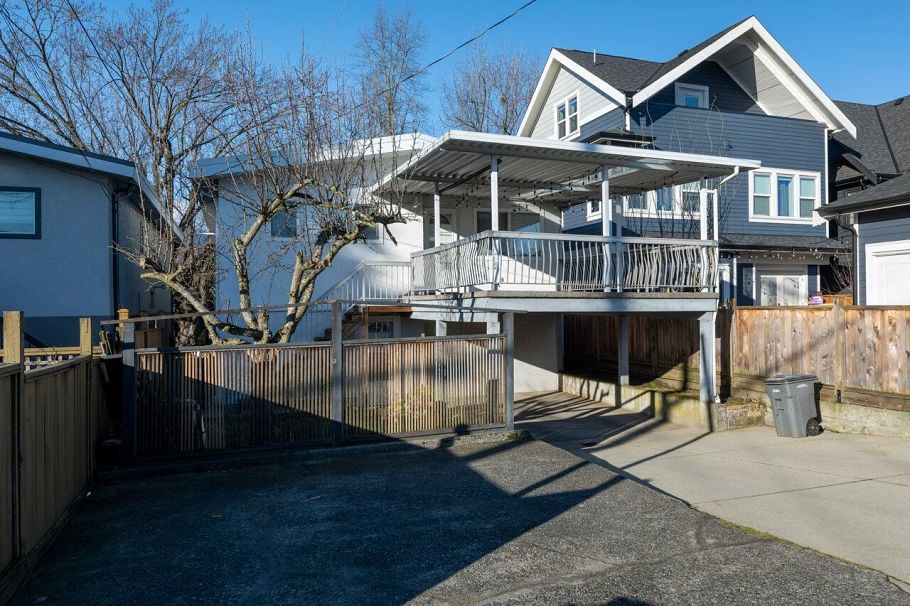 2654 Oxford Street Vancouver, BC - 36