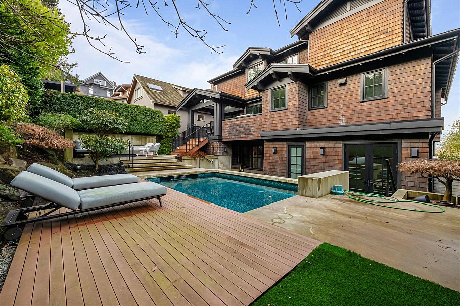 4546 Langara Avenue Vancouver, BC - 26