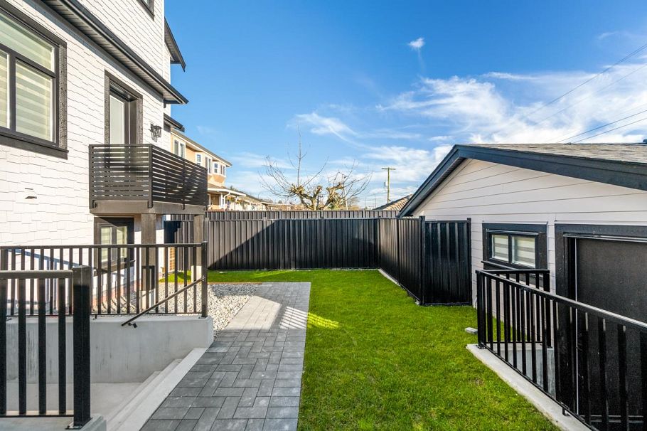 1328 E 64th Avenue Vancouver, BC - 26