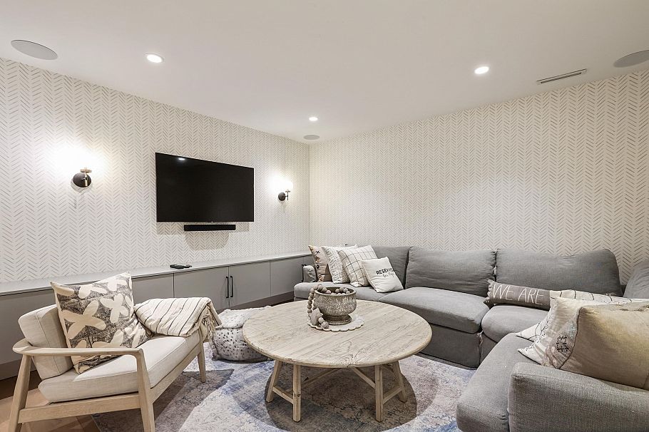 1725 Peters Road North Vancouver, BC - 17