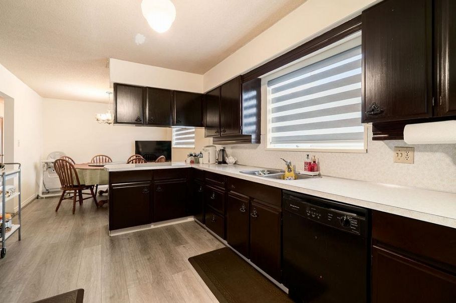 437 E 55th Avenue Vancouver, BC - 11