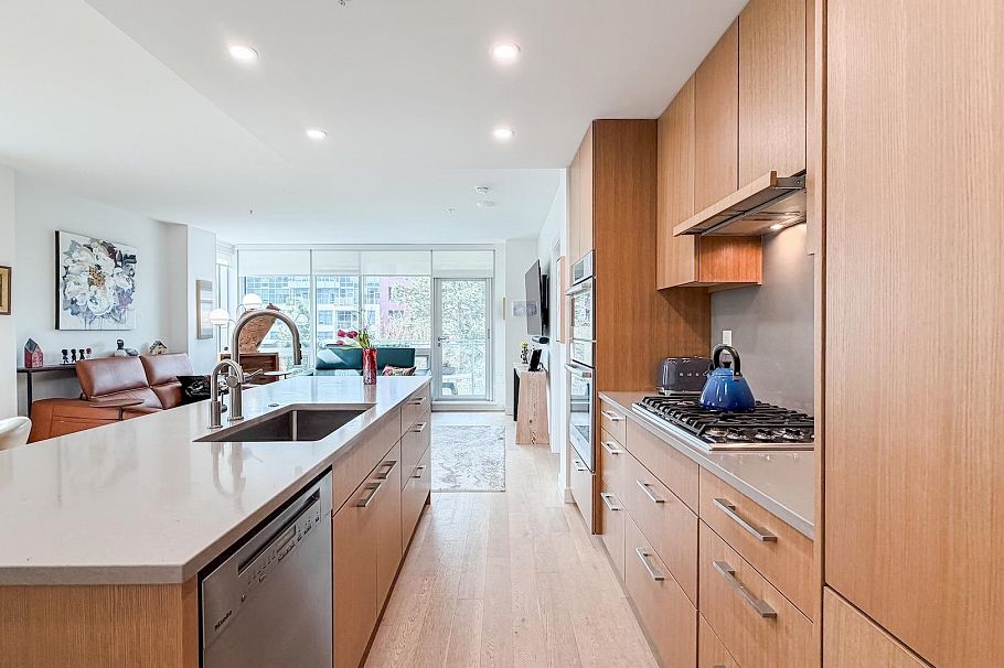 301 4988 Cambie Street Vancouver, BC - 6