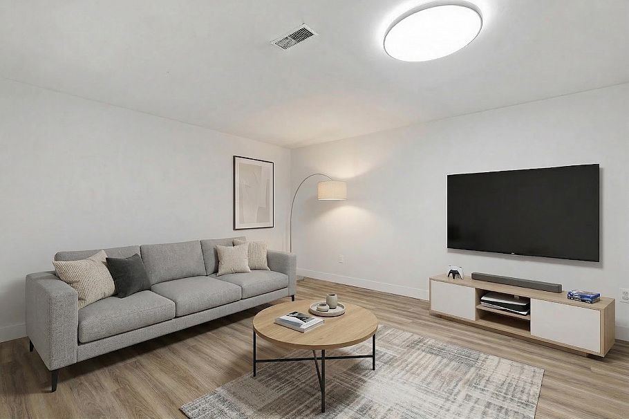 2329 Mountain Highway North Vancouver, BC - 26