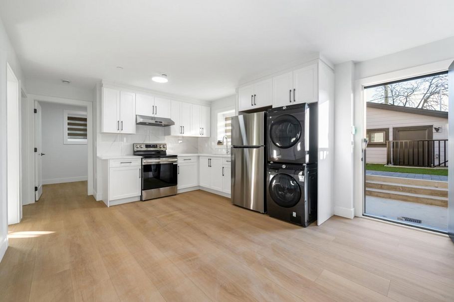 1328 E 64th Avenue Vancouver, BC - 9