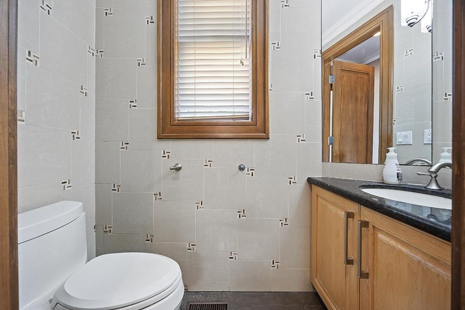 3582 Edgemont Boulevard North Vancouver, BC - 19