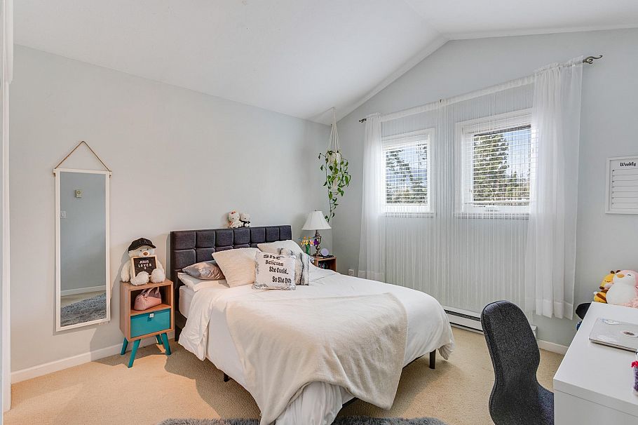 205 1518 Bowser Avenue North Vancouver, BC - 2