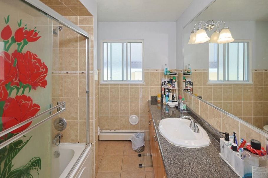 7310 Gladstone Street Vancouver, BC - 7