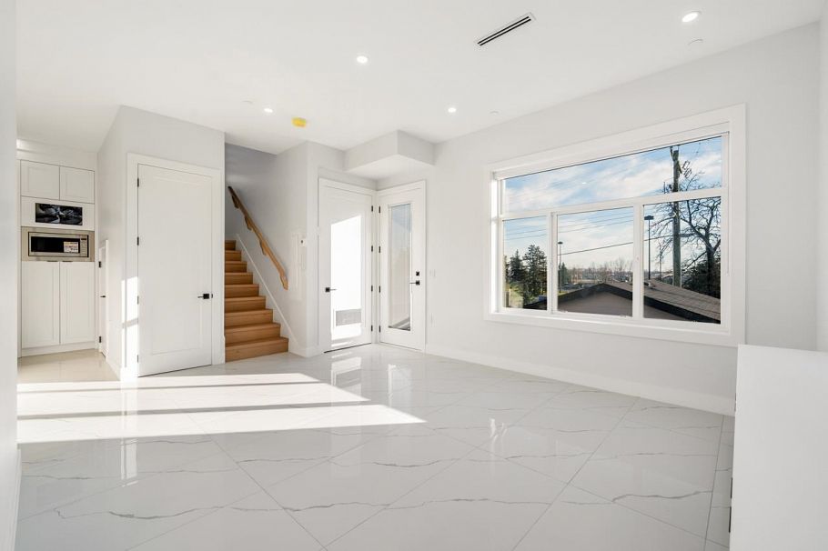 1328 E 64th Avenue Vancouver, BC - 4