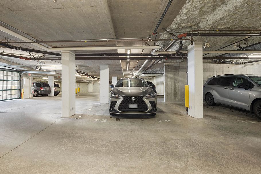 319 W 59th Avenue Vancouver, BC - 36