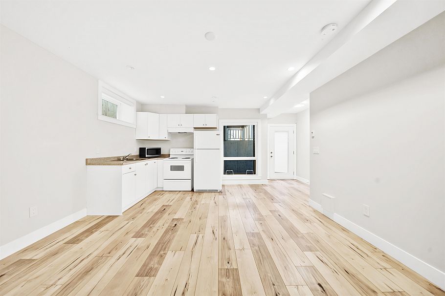 945 E 20th Avenue Vancouver, BC - 27