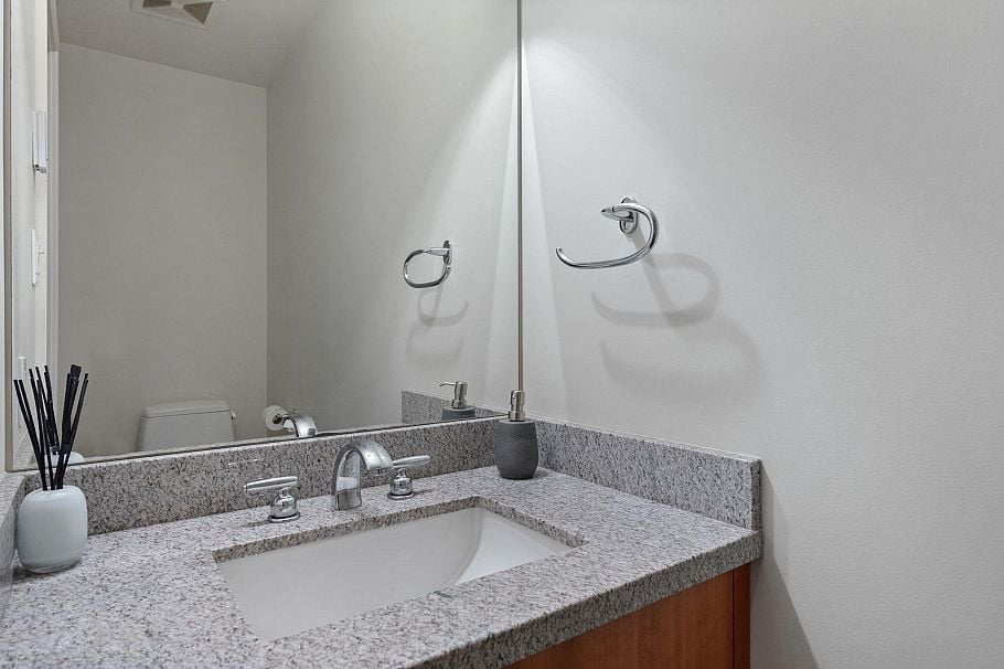 TH20 1281 W Cordova Street Vancouver, BC - 17