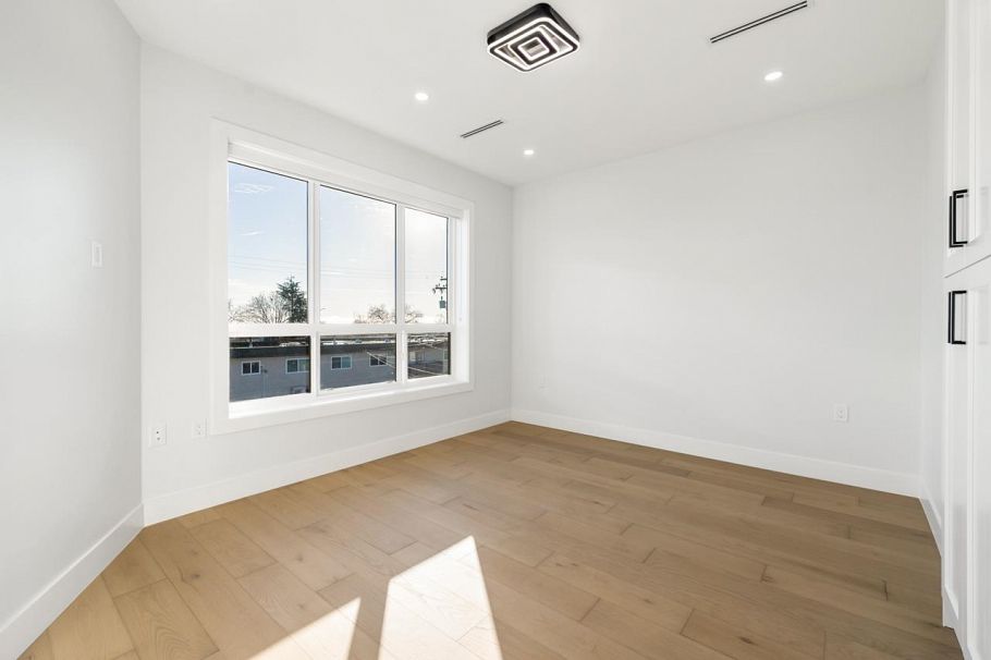 1328 E 64th Avenue Vancouver, BC - 15