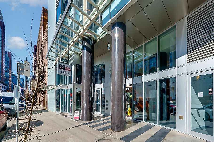 2504 833 Seymour Street Vancouver, BC - 2