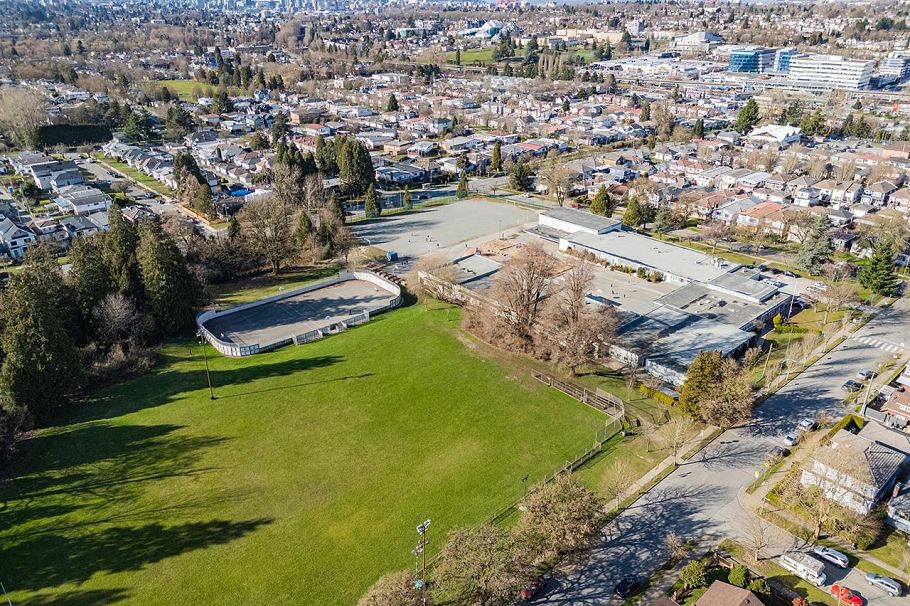 3015 E 19th Avenue Vancouver, BC - 2