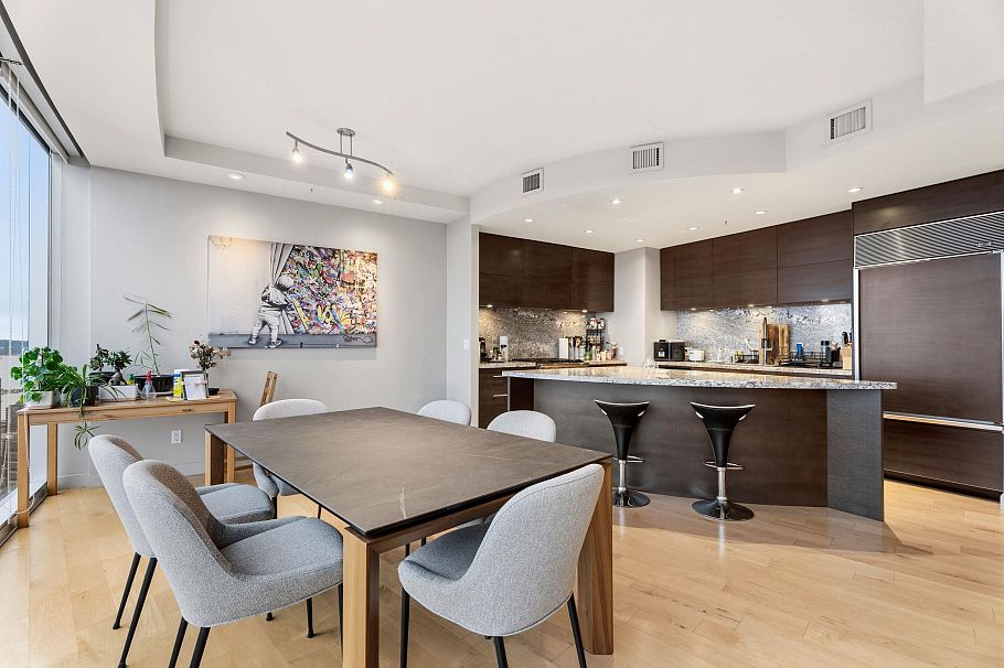 3403 938 Nelson Street Vancouver, BC - 2