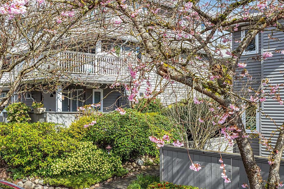 205 1518 Bowser Avenue North Vancouver, BC - 23