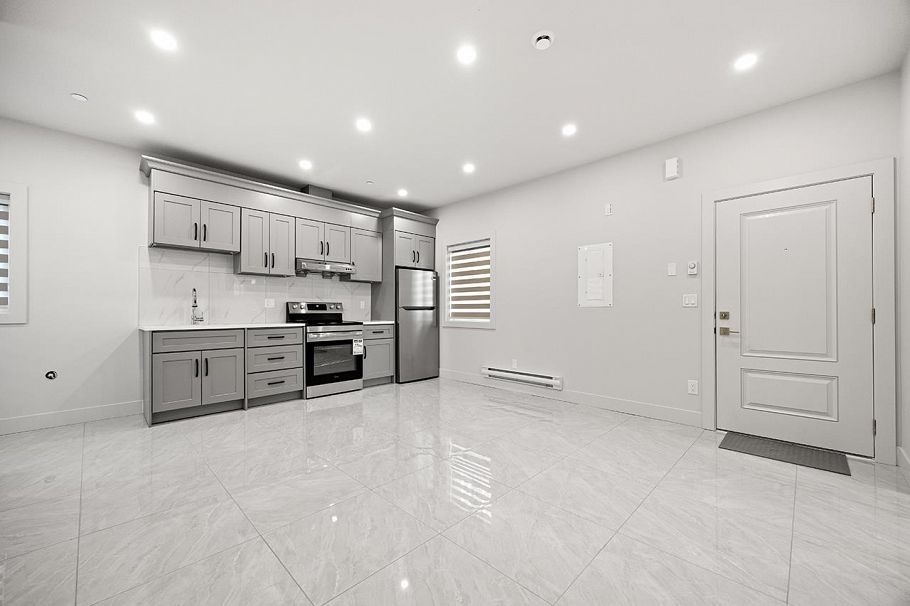 3015 E 19th Avenue Vancouver, BC - 32