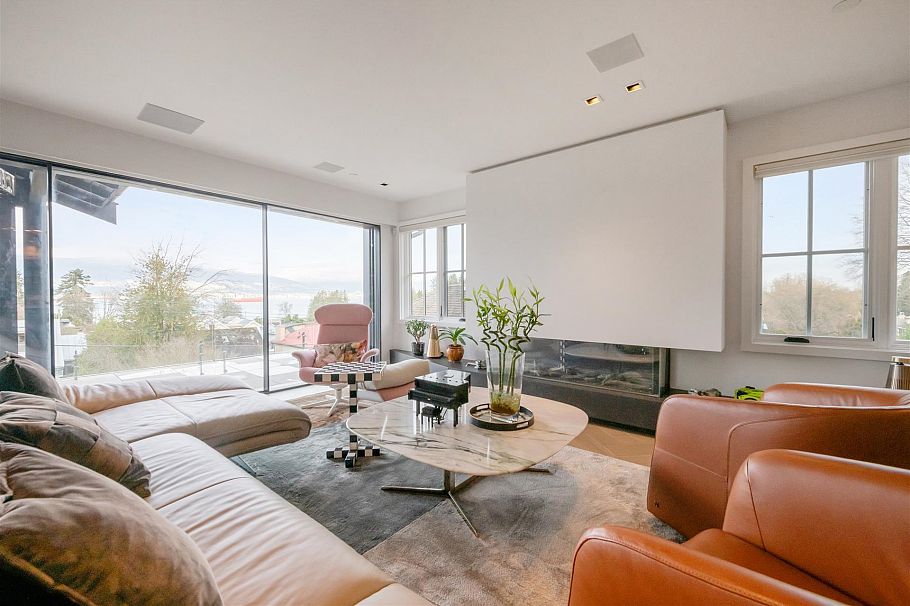 4546 Langara Avenue Vancouver, BC - 3