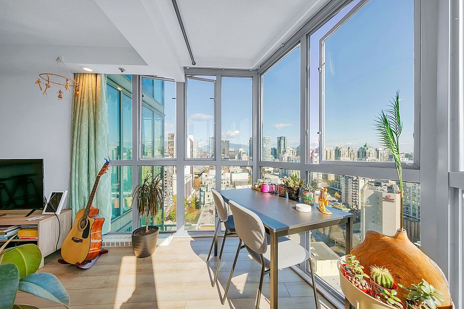 2404 1188 Howe Street Vancouver, BC - 9