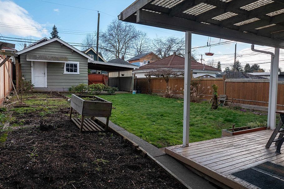 1296 E 27th Avenue Vancouver, BC - 5