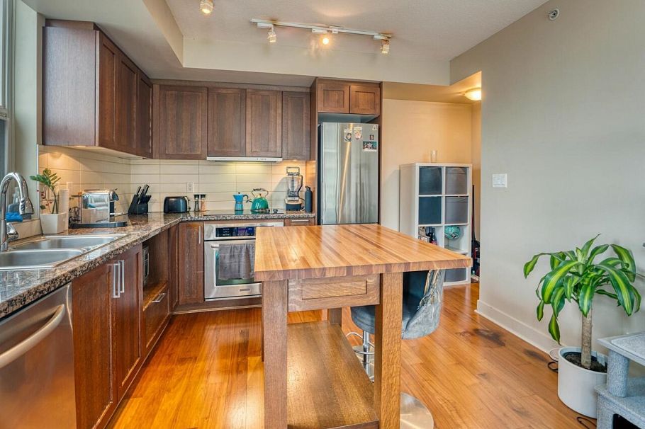 710 2228 W Broadway Vancouver, BC - 8