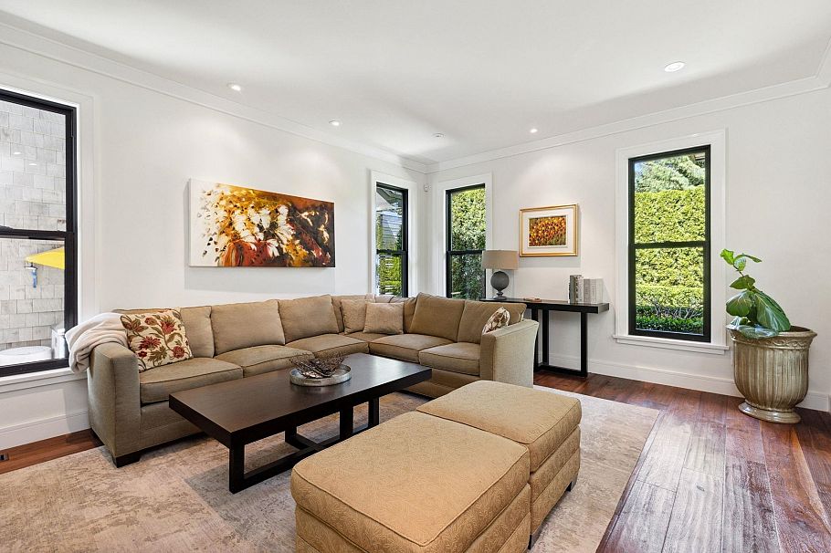 939 Friar Crescent North Vancouver, BC - 14