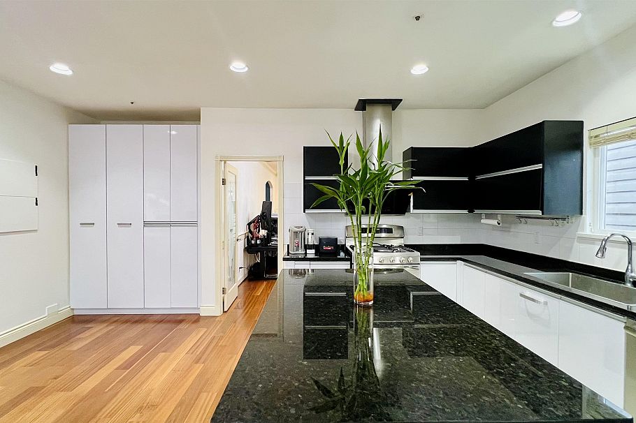 2813 W 21st Avenue Vancouver, BC - 9