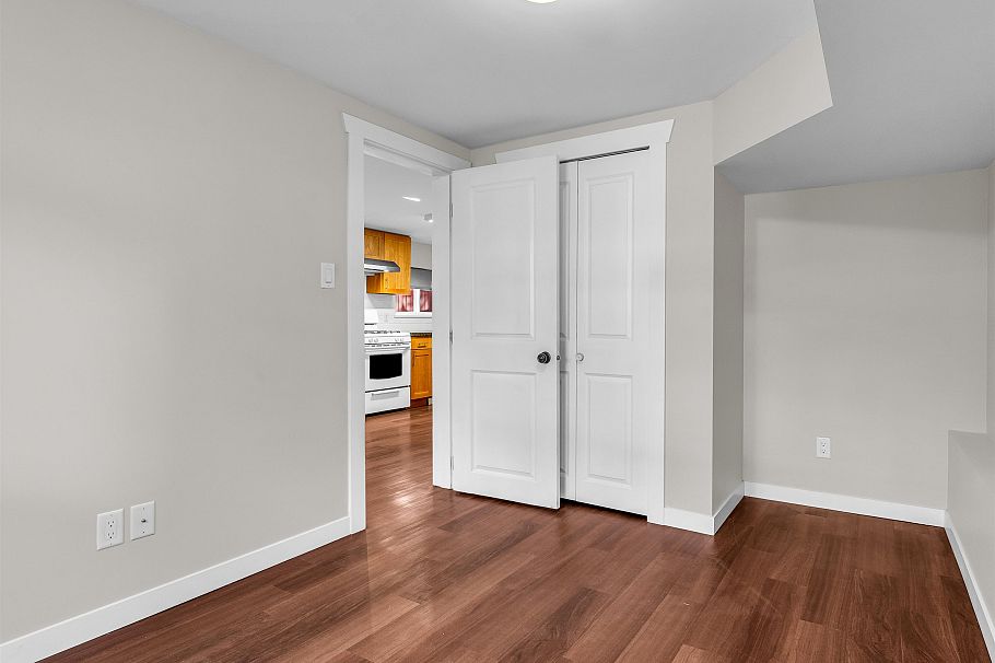 4446 Quebec Street Vancouver, BC - 32