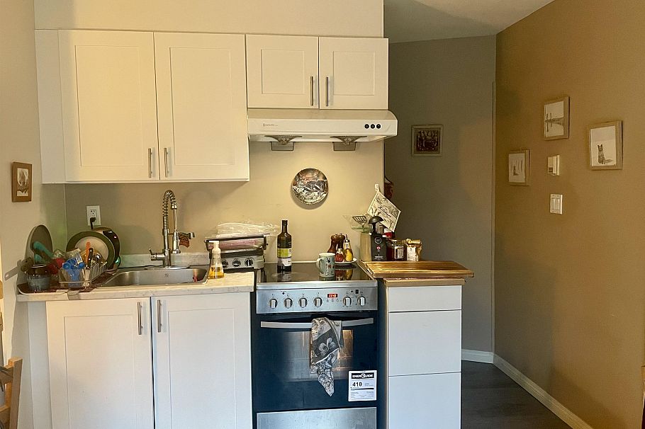 2813 W 21st Avenue Vancouver, BC - 21