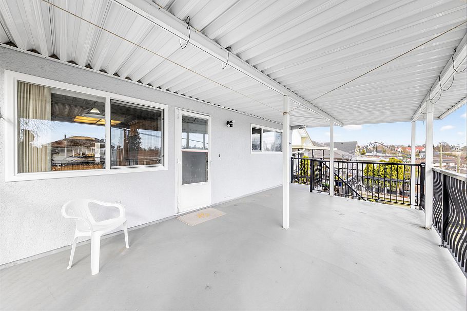 3206 Adanac Street Vancouver, BC - 24