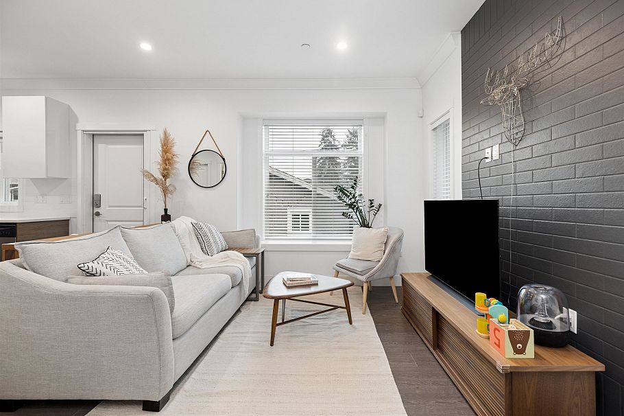 2275 E 34th Avenue Vancouver, BC - 3