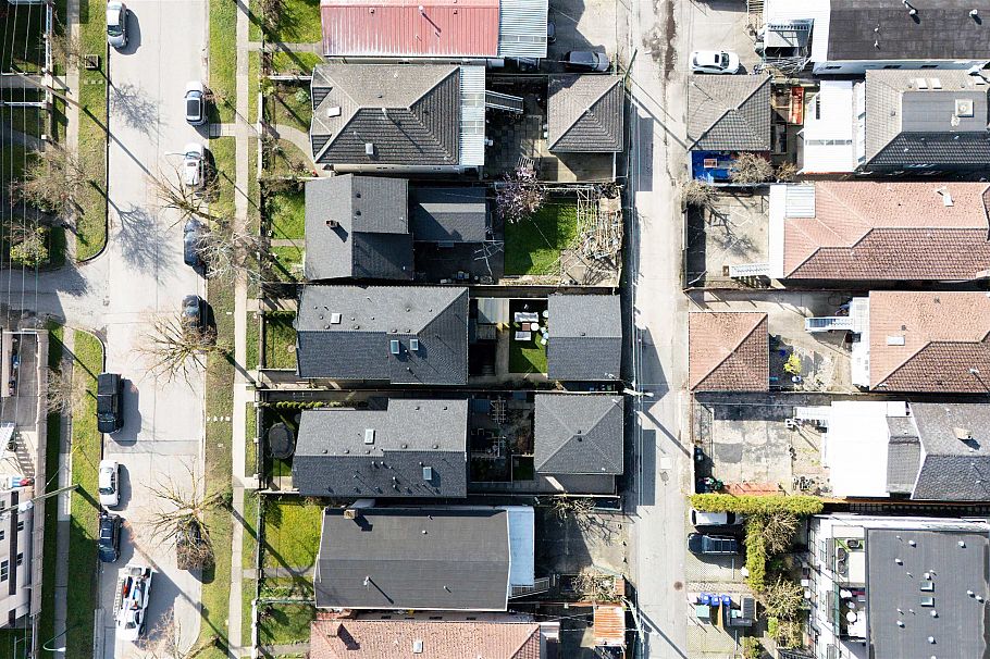 2275 E 34th Avenue Vancouver, BC - 27