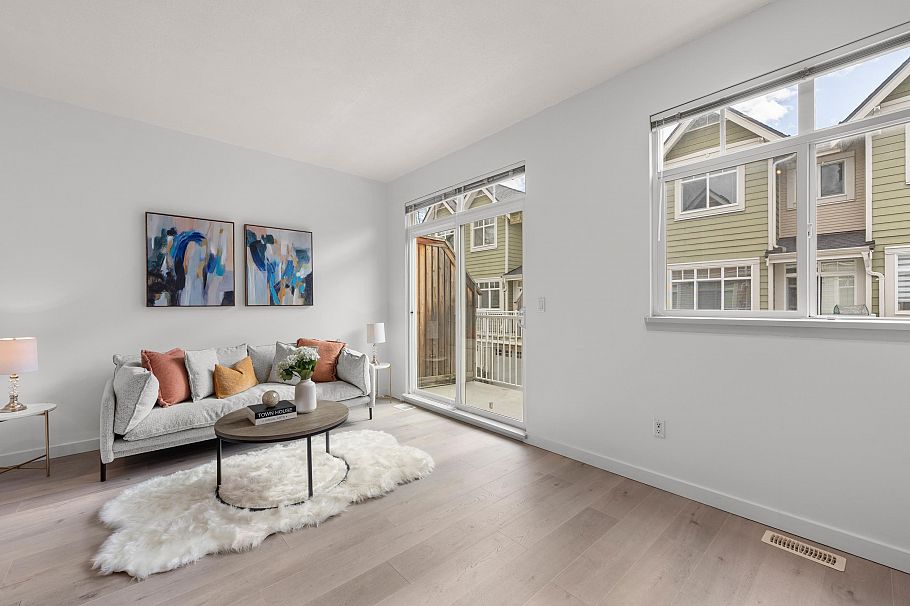 7148 Mont Royal Square Vancouver, BC - 14