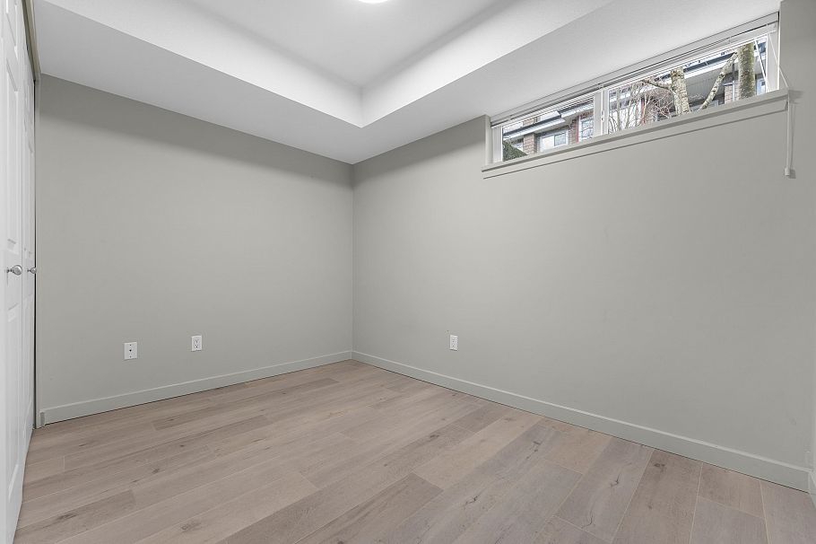 7148 Mont Royal Square Vancouver, BC - 27