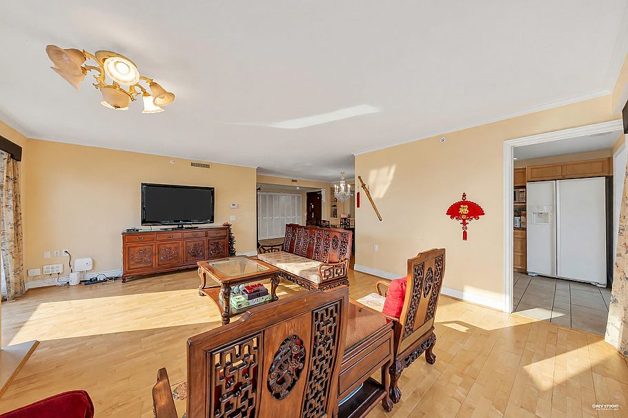 412 618 W 45th Avenue Vancouver, BC - 5